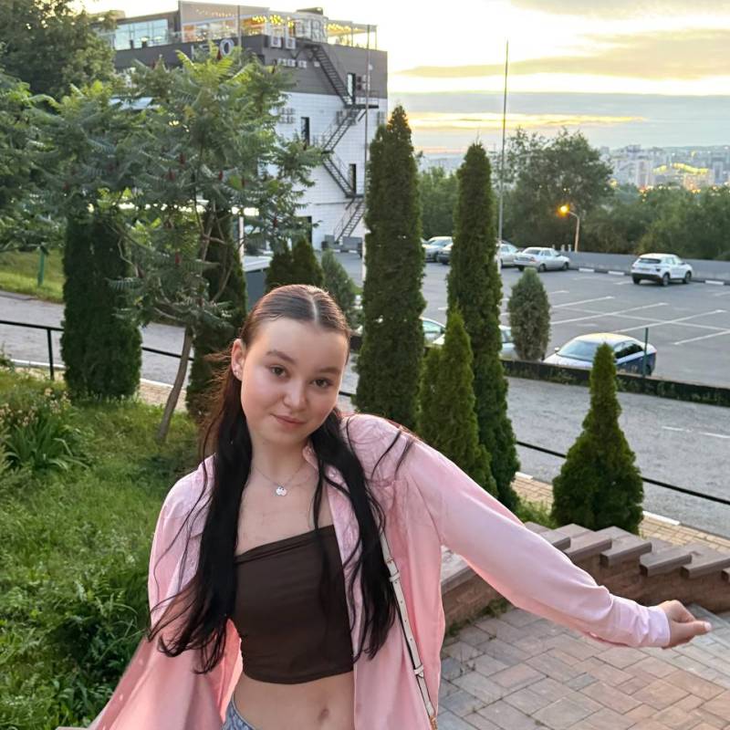 Gloria, 37
