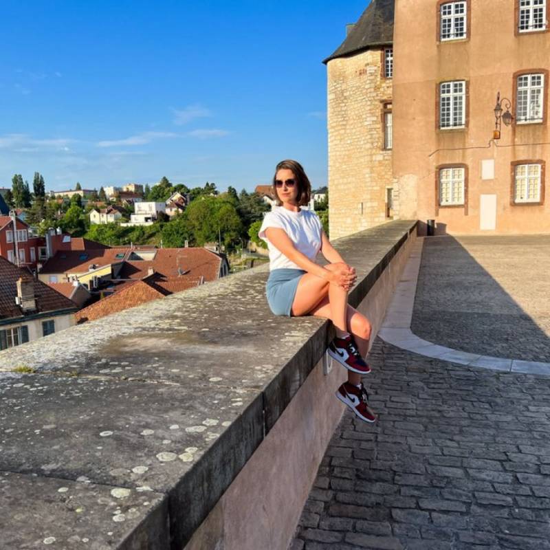 Sandrine, 18, Tennessee