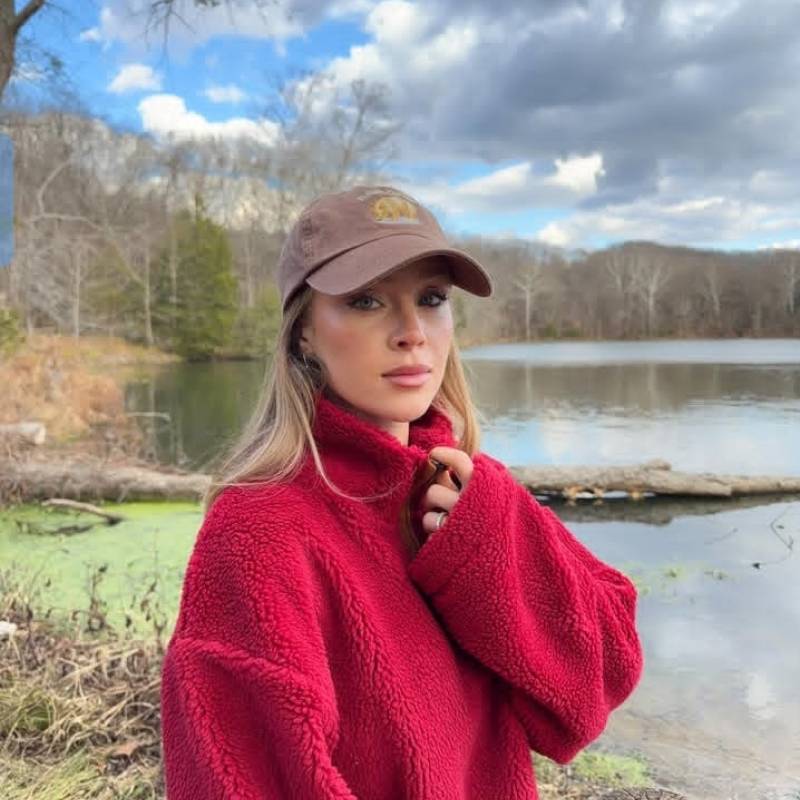 Mia, 26, Uk
