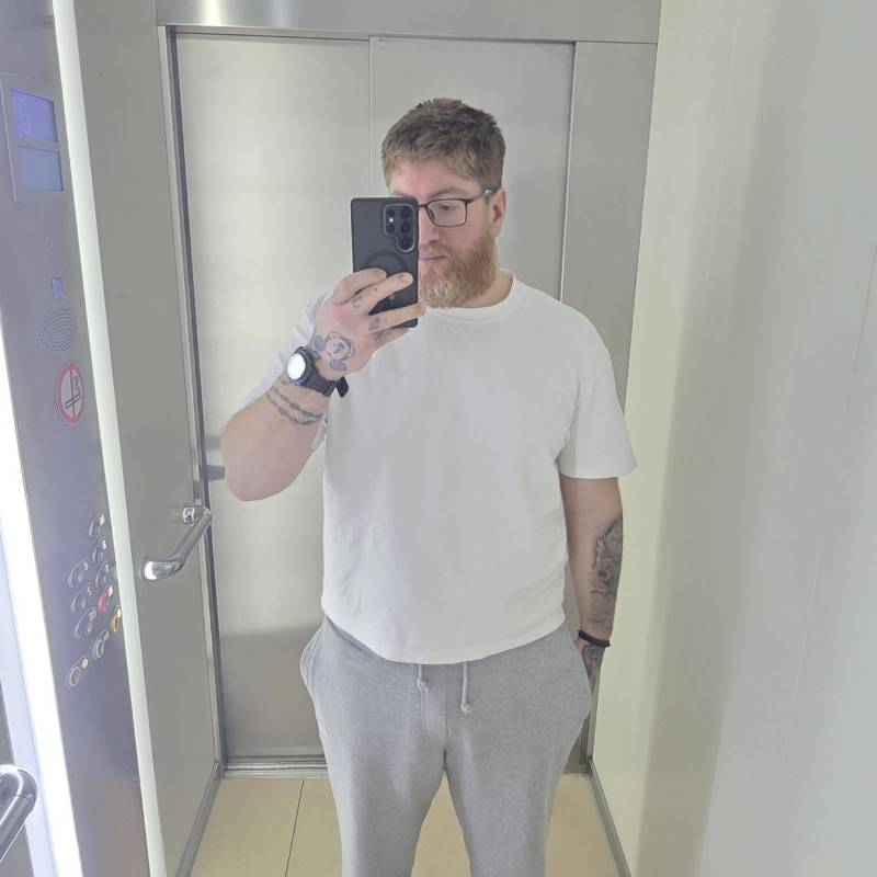 Lazaros, 35, Iran