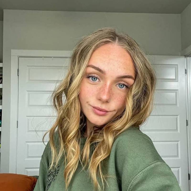 Sarah, 22, Australia