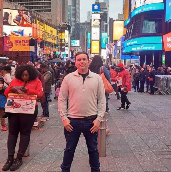 Santiago, 40, United States