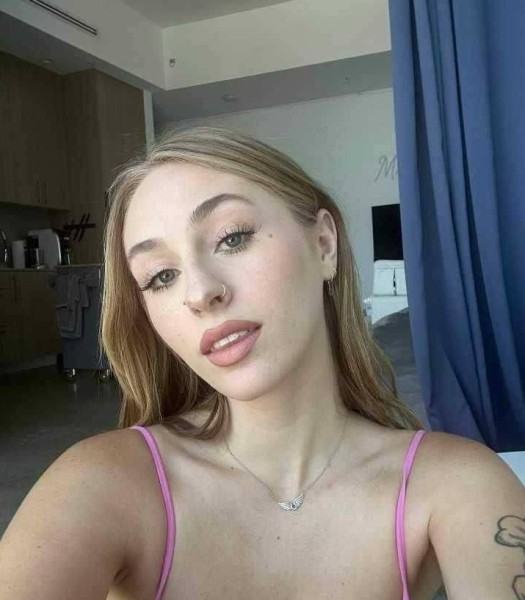 Annabelle Jones, 31, GERMANY
