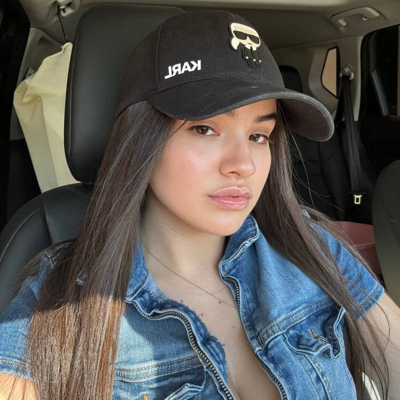 crystal, 28, Dubai