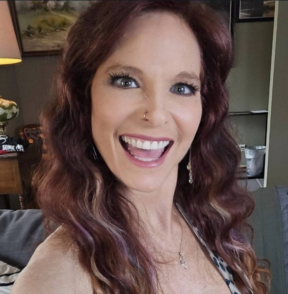 Elizabeth, 42, Mumbai