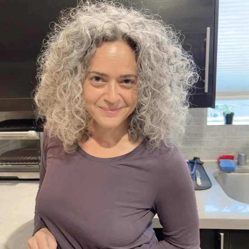 Victoria, 46, Canada