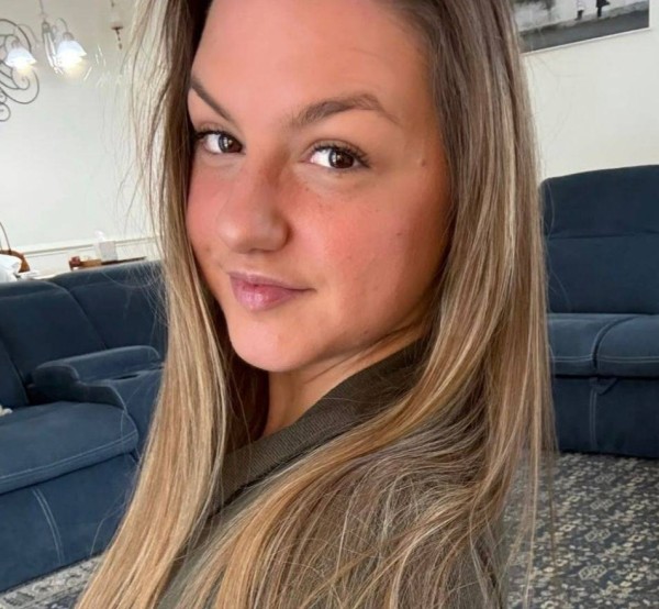 Olivia, 23, Madagascar