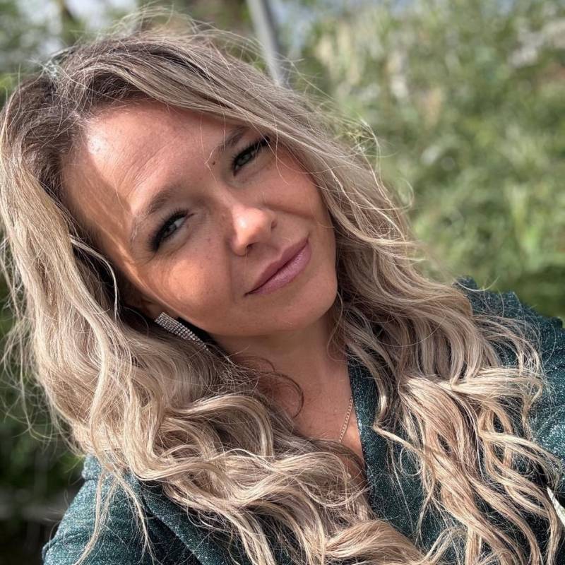 Emma, 40, United Kingdom Goole