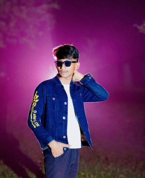 ADI, 18, garland